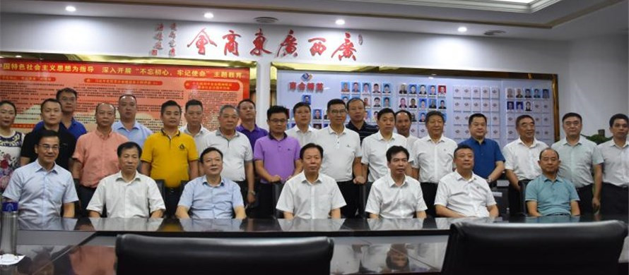 座谈会合影.jpg