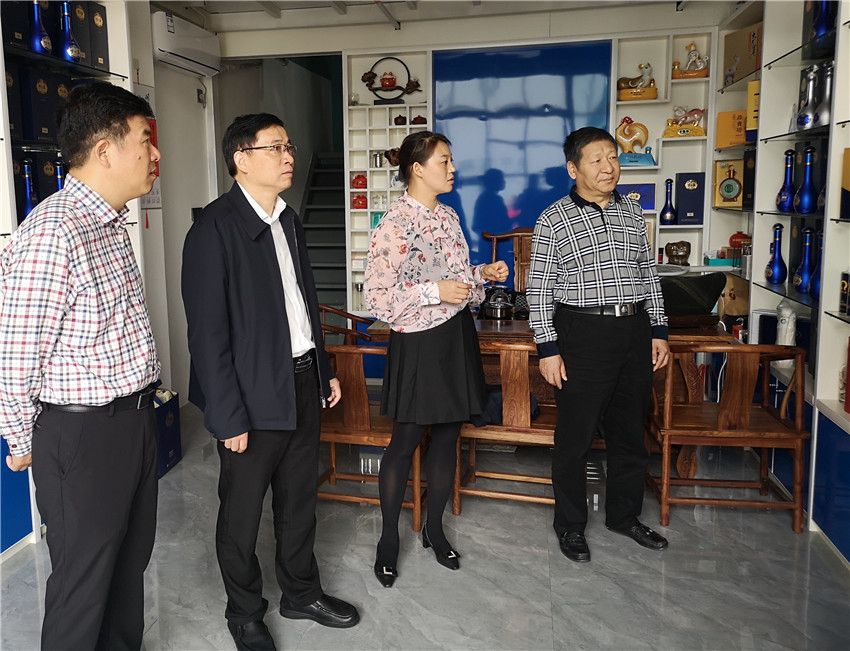 施瑞明走访会员单位2.jpg