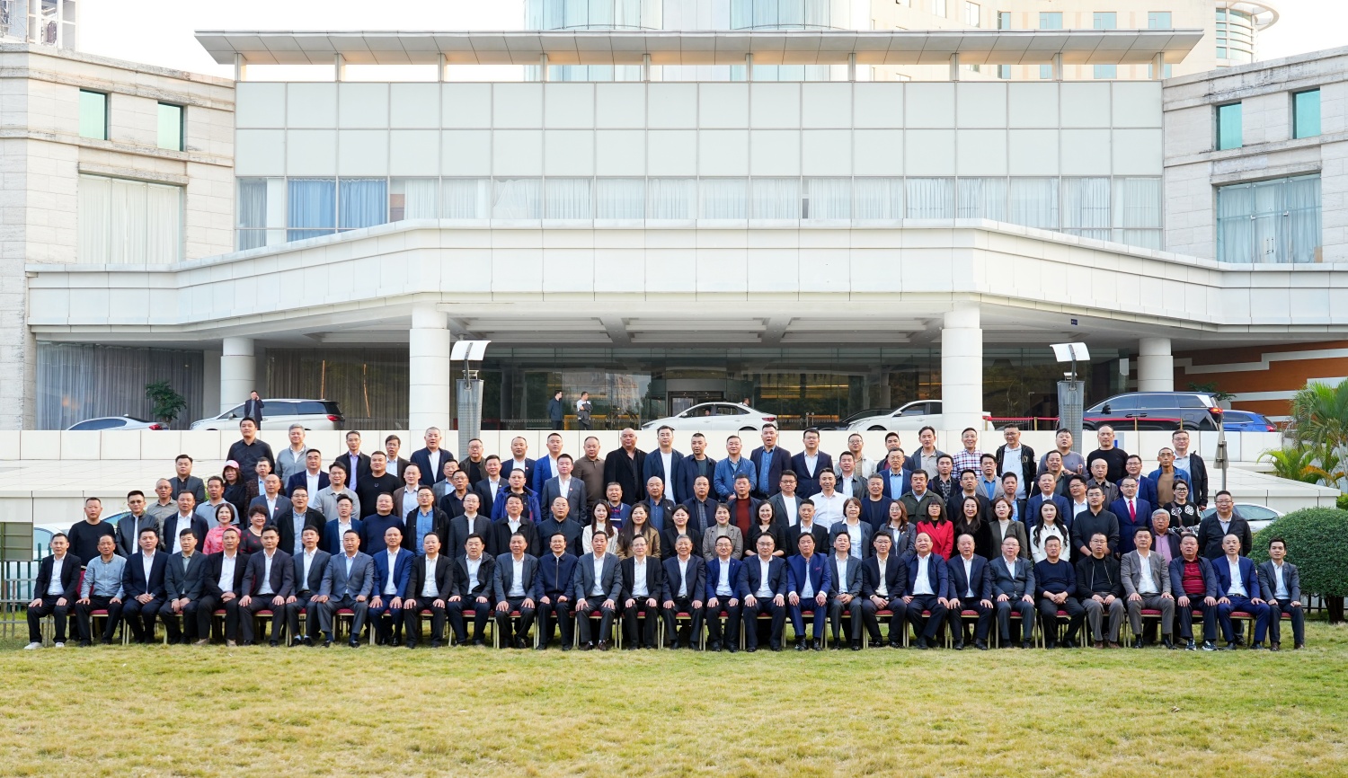 001合影留念_副本.jpg 001合影留念_副本.jpg