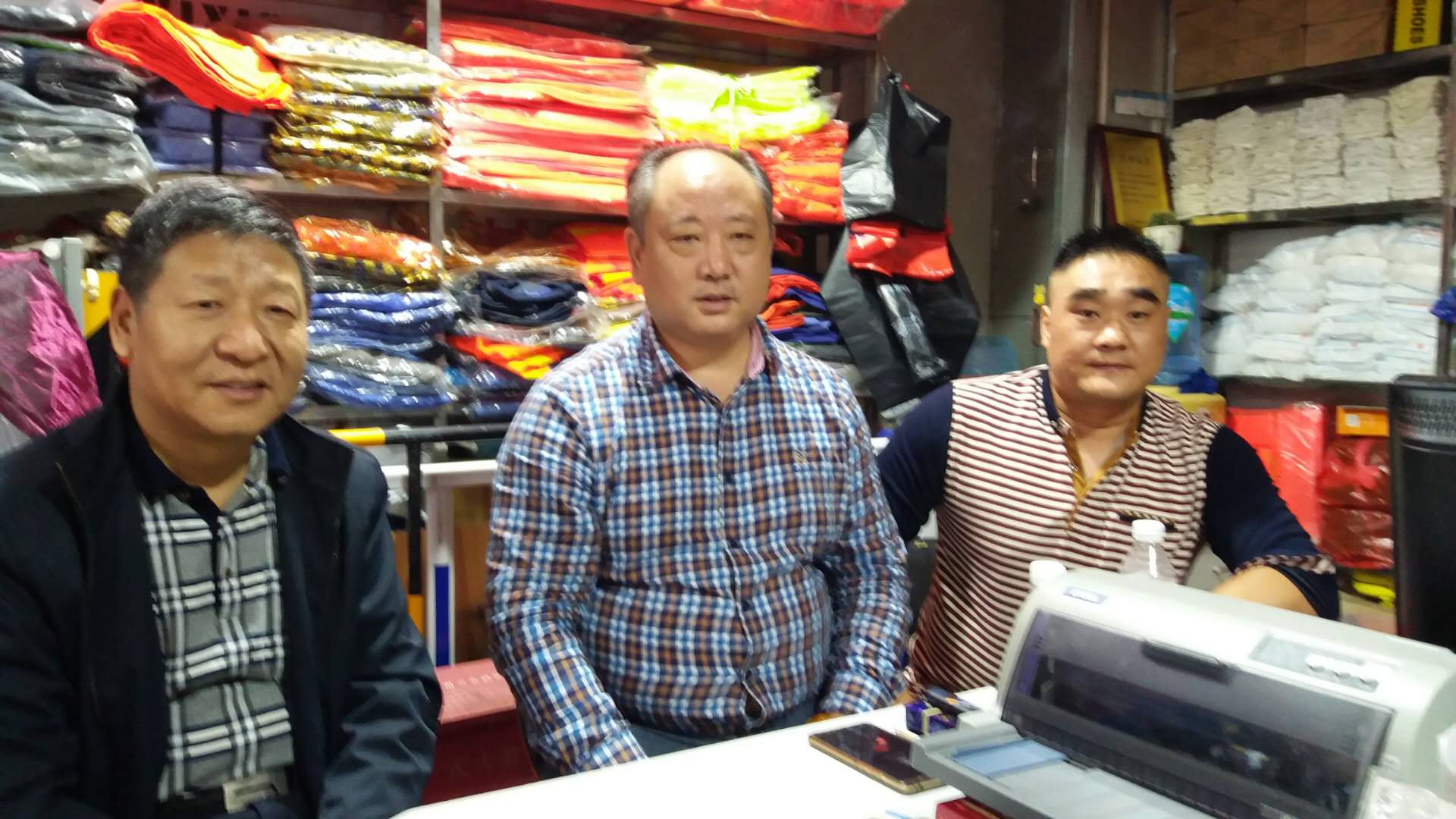 贾卫平朱建平到苏商企业南宁苏源起商贸有限公司调研