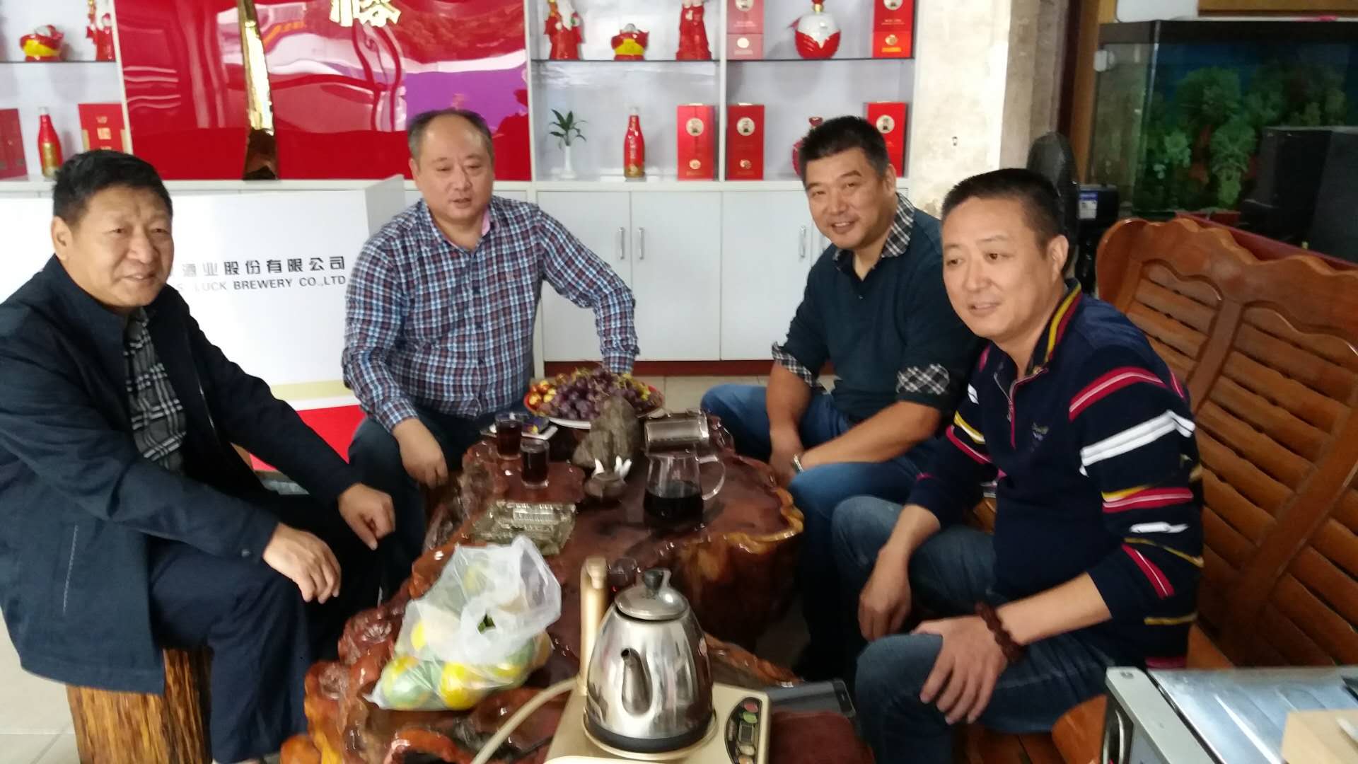 贾卫平朱建平到苏商企业南宁苏源起商贸有限公司调研