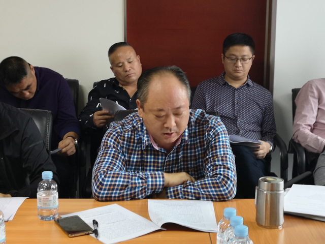 值班会长贾卫平通报了三届十次会长会议以来主要工作情况